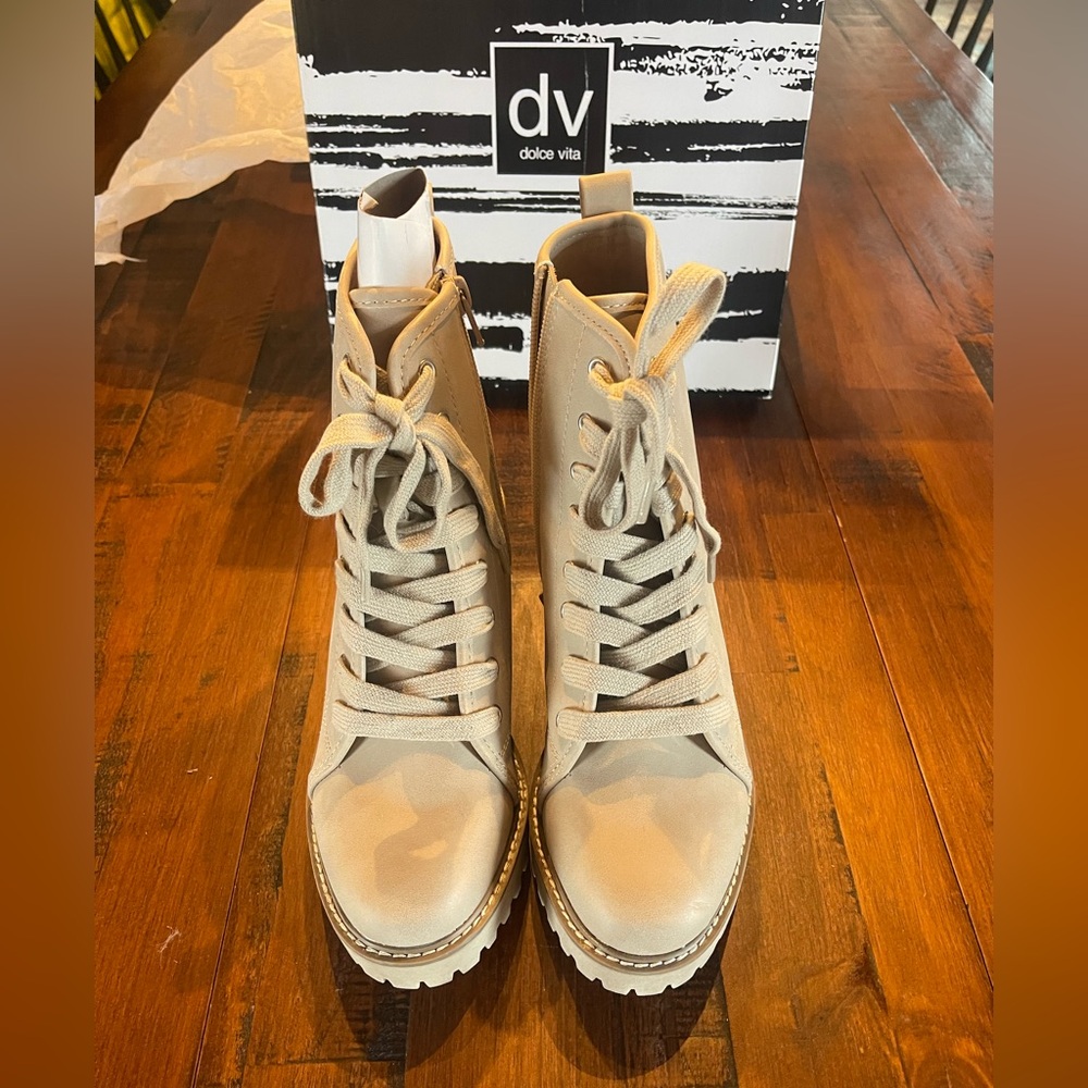 Dolce Vita Cream Lace Up Boots - Picture 4 of 7